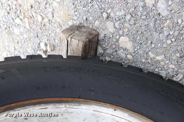 image for item DQ9498 2004 Sterling L7500 truck chassis