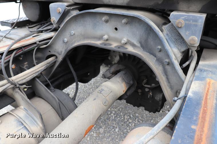 image for item DQ9498 2004 Sterling L7500 truck chassis