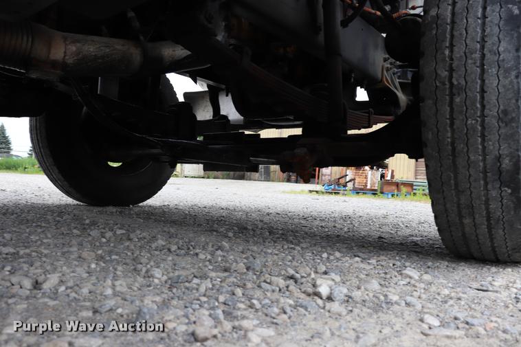 image for item DQ9498 2004 Sterling L7500 truck chassis