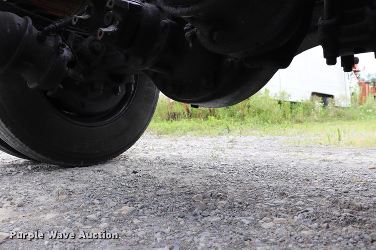 image for item DQ9498 2004 Sterling L7500 truck chassis