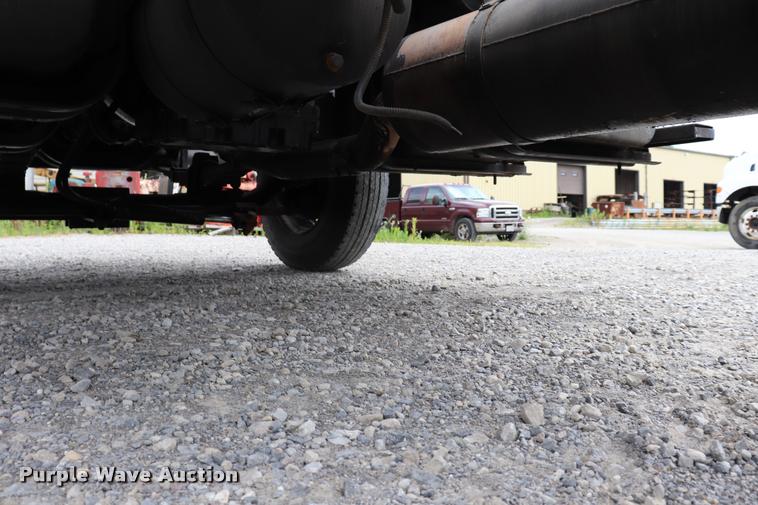 image for item DQ9498 2004 Sterling L7500 truck chassis