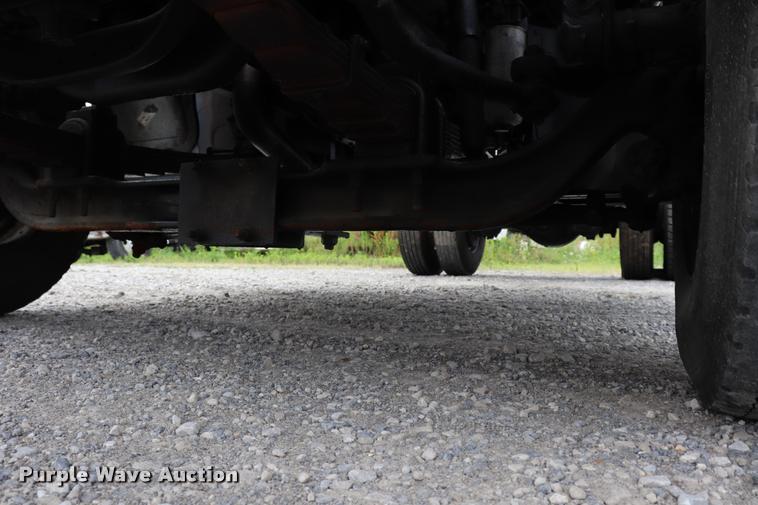 image for item DQ9498 2004 Sterling L7500 truck chassis