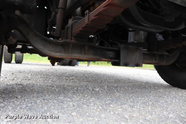 image for item DQ9498 2004 Sterling L7500 truck chassis