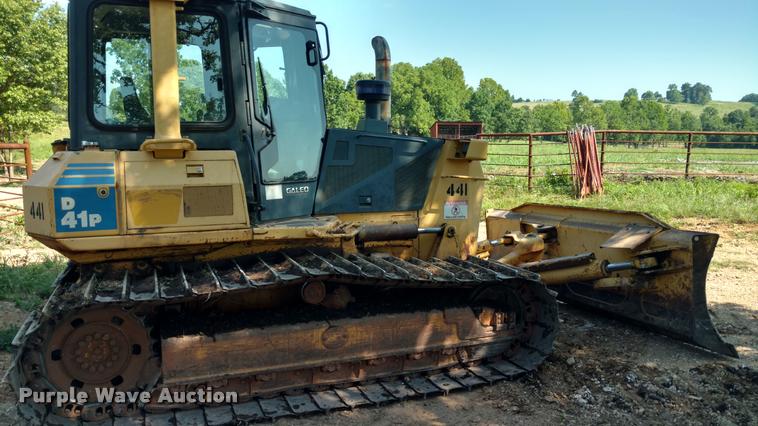 image for item G1223 2003 Komatsu D41P-6 dozer
