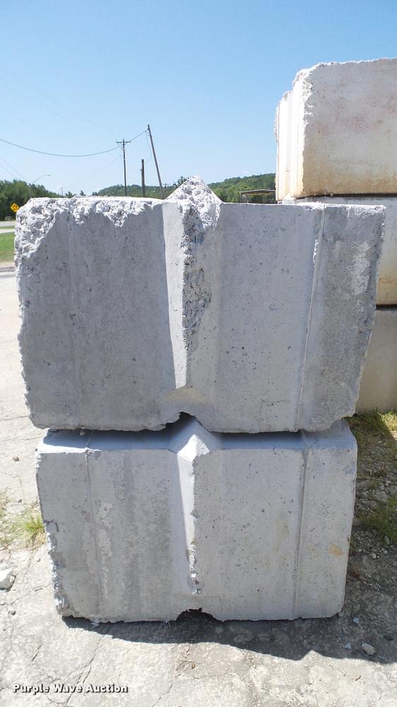 image for item G1248 (10) concrete blocks