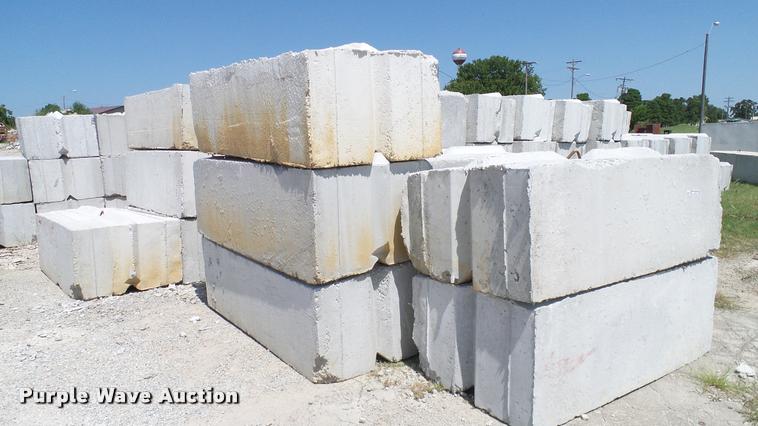 image for item G1251 (10) concrete blocks