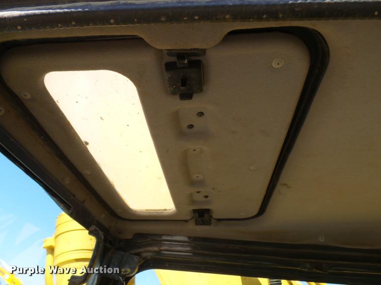 image for item K1848 2005 Komatsu 300LC-7L excavator