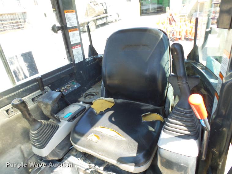 image for item K1850 2005 Komatsu PC40MR-2 mini excavator