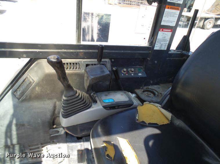 image for item K1850 2005 Komatsu PC40MR-2 mini excavator