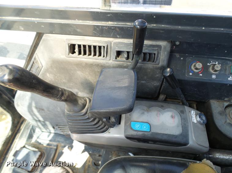 image for item K1850 2005 Komatsu PC40MR-2 mini excavator