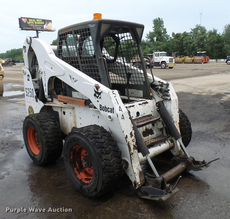 image for item K1852 2003 Bobcat S250 skid steer