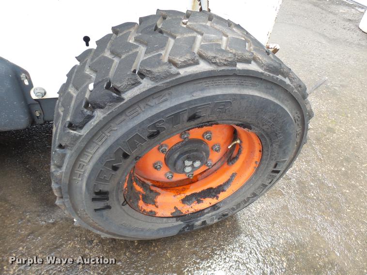 image for item K1852 2003 Bobcat S250 skid steer