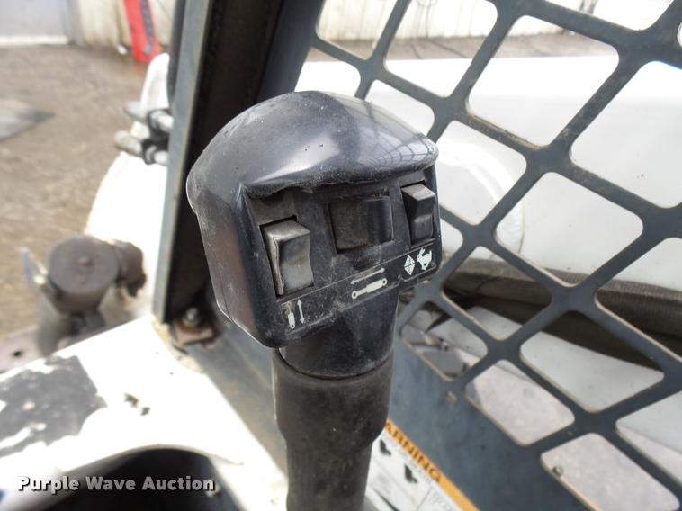 image for item K1852 2003 Bobcat S250 skid steer