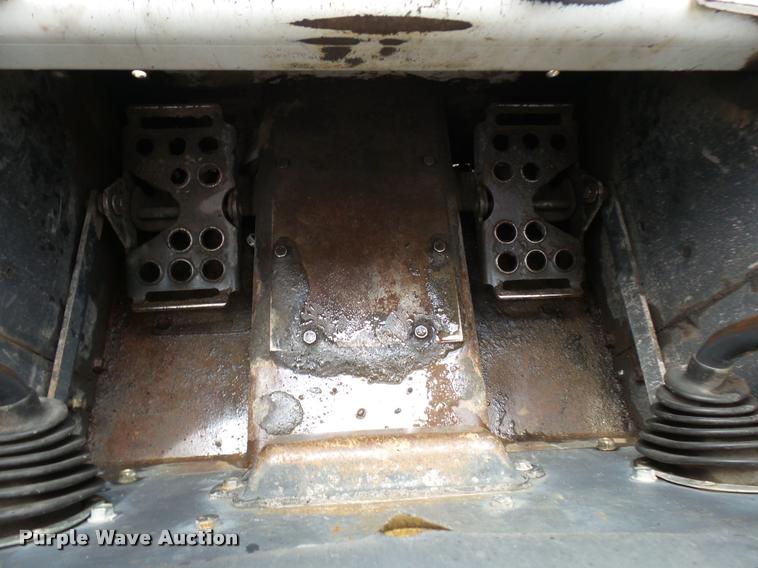 image for item K1852 2003 Bobcat S250 skid steer