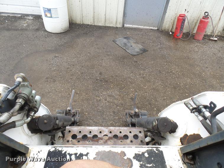 image for item K1852 2003 Bobcat S250 skid steer