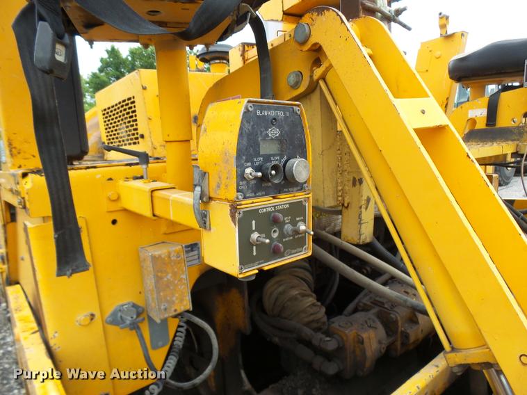 image for item K1853 2004 Blaw Knox PF4410 paver