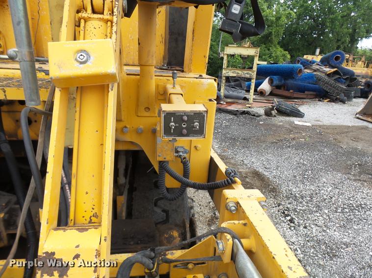 image for item K1853 2004 Blaw Knox PF4410 paver