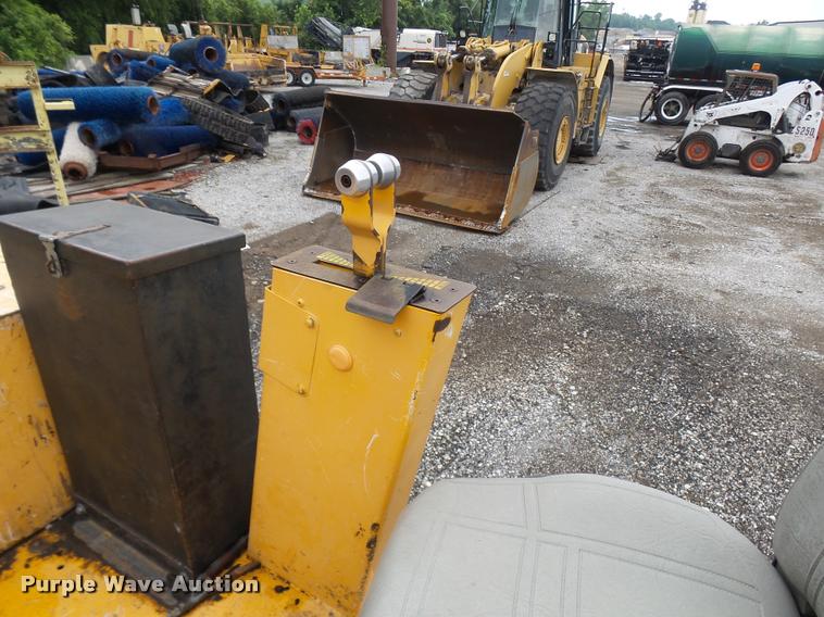 image for item K1853 2004 Blaw Knox PF4410 paver