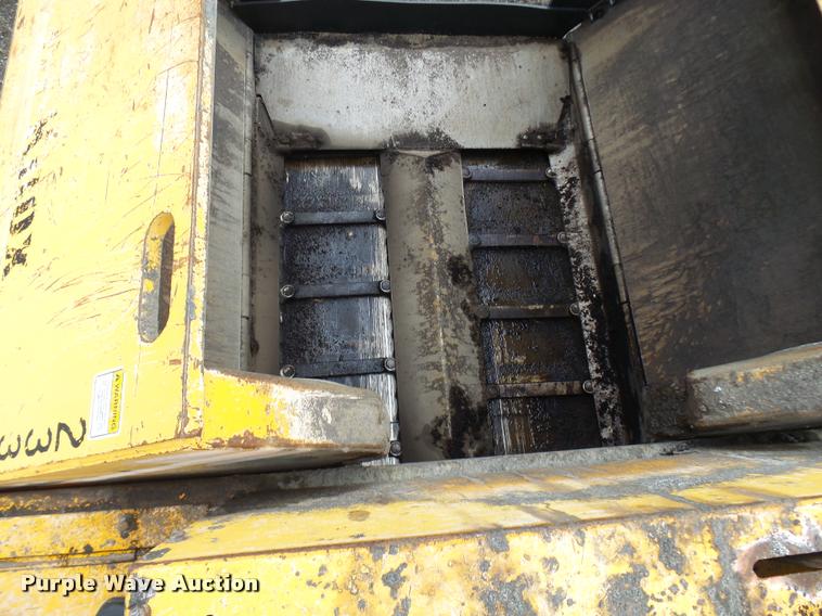 image for item K1853 2004 Blaw Knox PF4410 paver