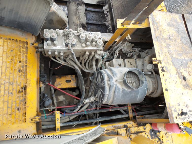 image for item K1853 2004 Blaw Knox PF4410 paver