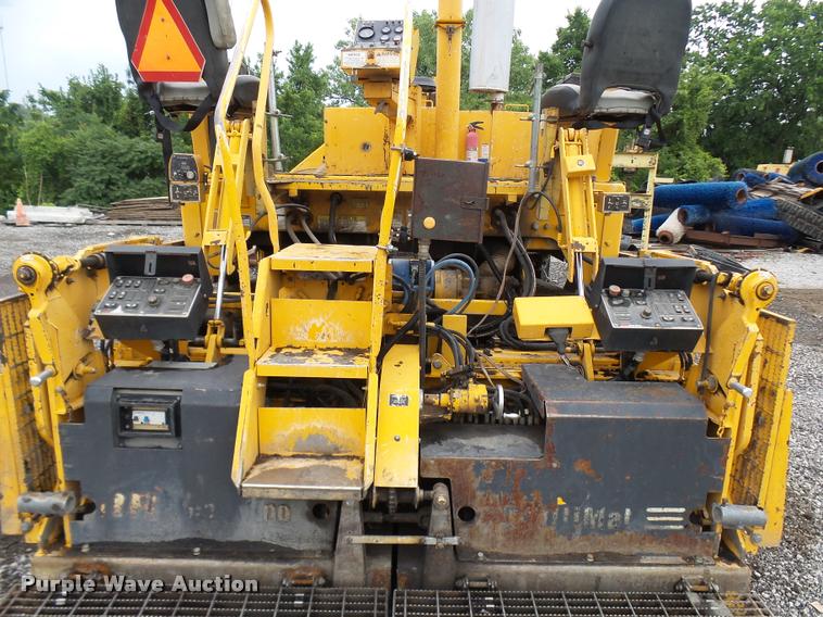 image for item K1853 2004 Blaw Knox PF4410 paver