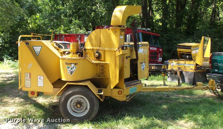 image for item K1856 1998 Vermeer BC1250A wood chipper