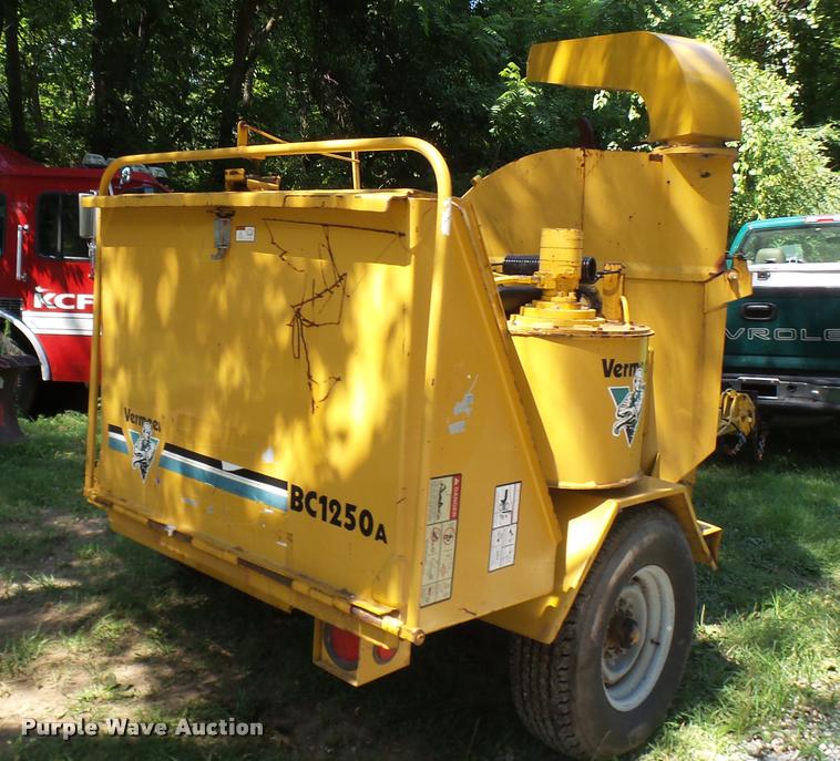 image for item K1856 1998 Vermeer BC1250A wood chipper