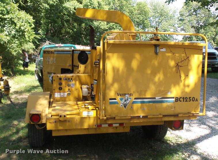 image for item K1856 1998 Vermeer BC1250A wood chipper
