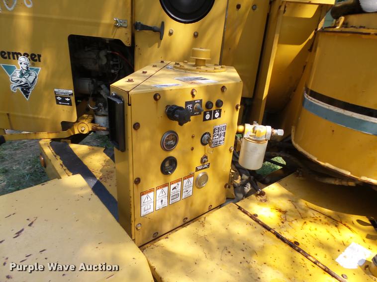 image for item K1856 1998 Vermeer BC1250A wood chipper
