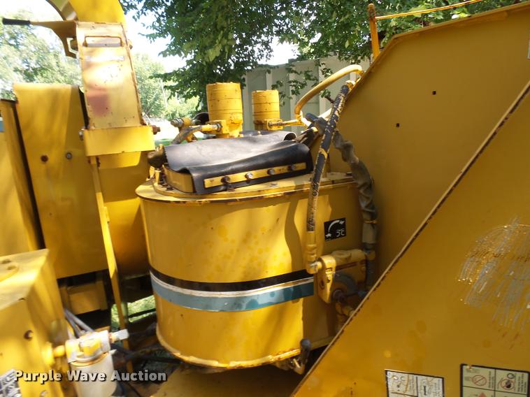 image for item K1856 1998 Vermeer BC1250A wood chipper