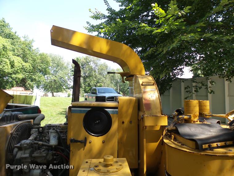 image for item K1856 1998 Vermeer BC1250A wood chipper