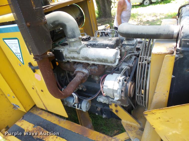 image for item K1856 1998 Vermeer BC1250A wood chipper