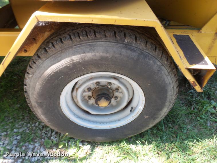 image for item K1856 1998 Vermeer BC1250A wood chipper