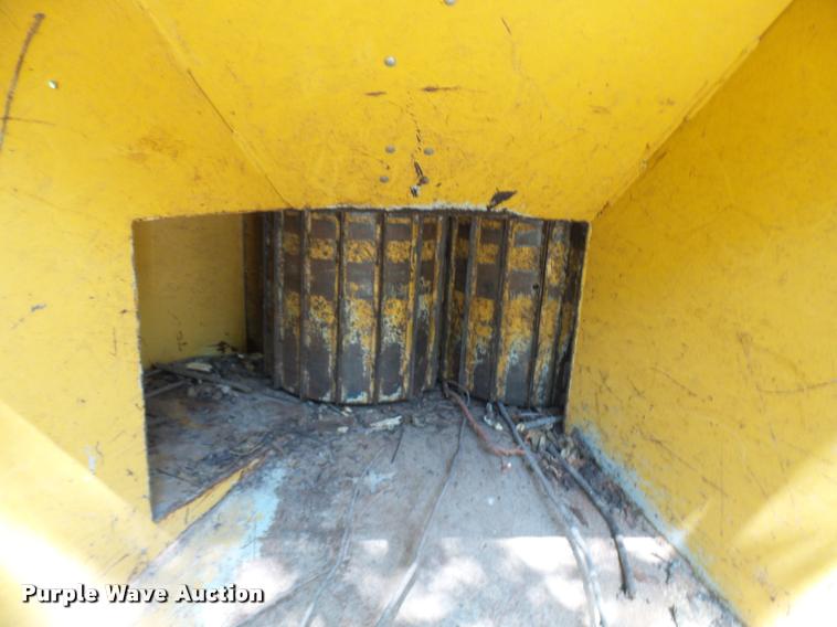 image for item K1856 1998 Vermeer BC1250A wood chipper