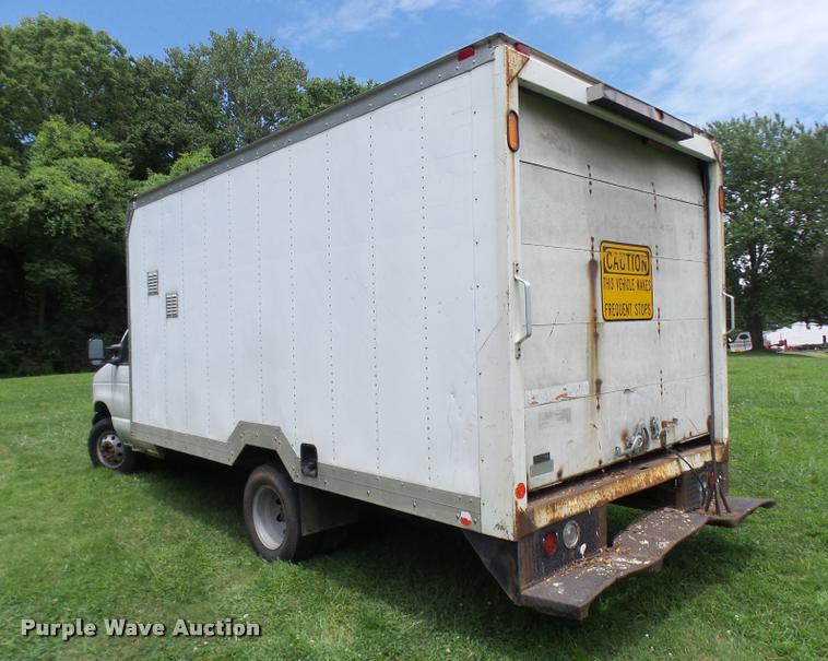 image for item K1859 2003 Ford E350 Super Duty delivery van