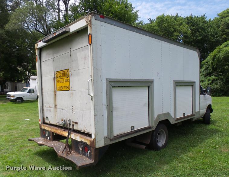 image for item K1859 2003 Ford E350 Super Duty delivery van