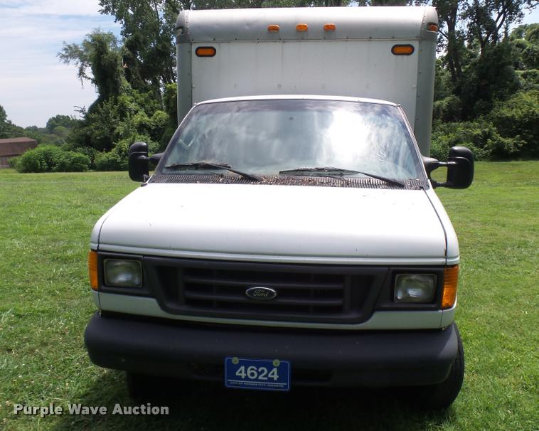 image for item K1859 2003 Ford E350 Super Duty delivery van