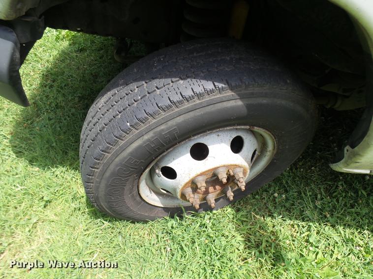 image for item K1859 2003 Ford E350 Super Duty delivery van