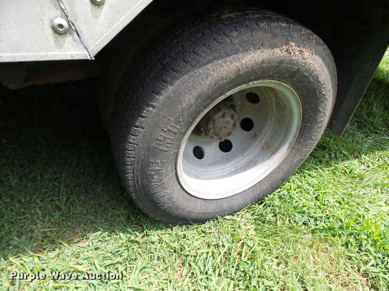 image for item K1859 2003 Ford E350 Super Duty delivery van