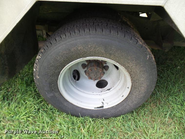 image for item K1859 2003 Ford E350 Super Duty delivery van