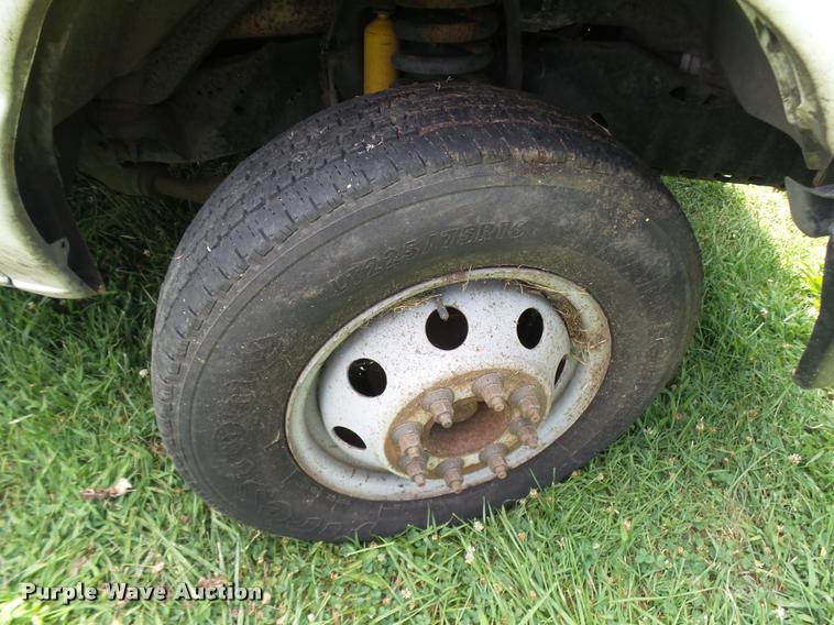 image for item K1859 2003 Ford E350 Super Duty delivery van