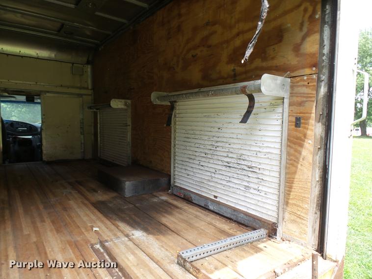 image for item K1859 2003 Ford E350 Super Duty delivery van