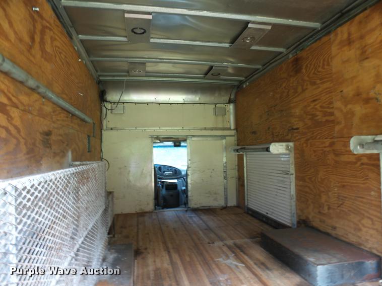 image for item K1859 2003 Ford E350 Super Duty delivery van