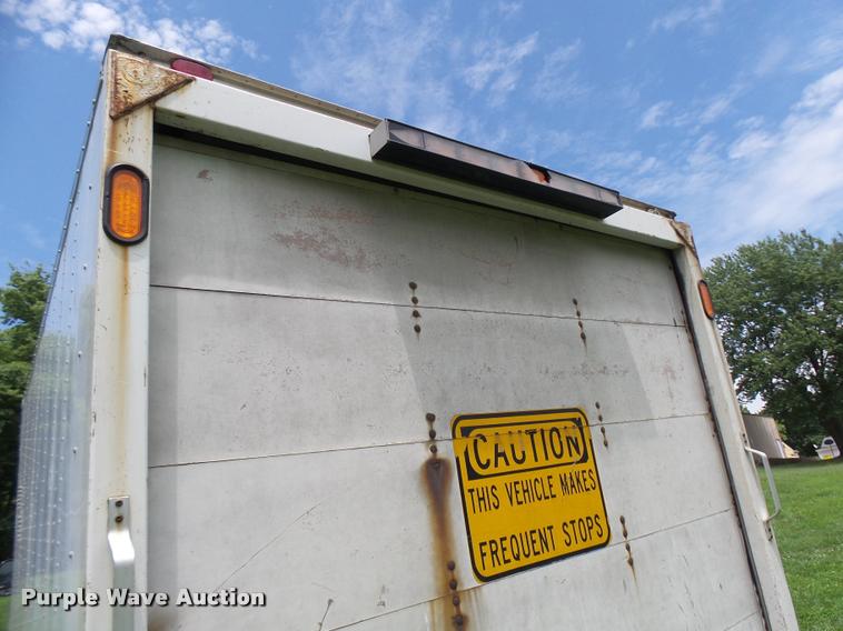 image for item K1859 2003 Ford E350 Super Duty delivery van