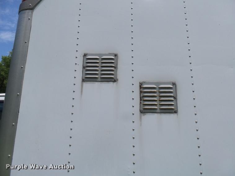 image for item K1859 2003 Ford E350 Super Duty delivery van