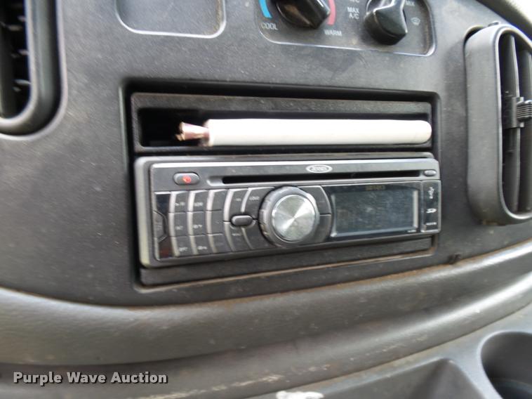image for item K1859 2003 Ford E350 Super Duty delivery van