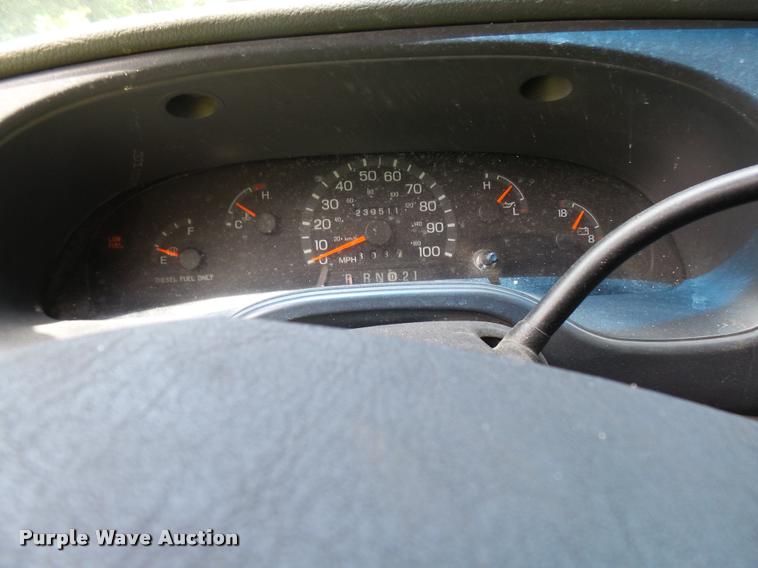 image for item K1859 2003 Ford E350 Super Duty delivery van