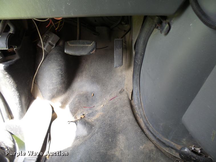 image for item K1859 2003 Ford E350 Super Duty delivery van