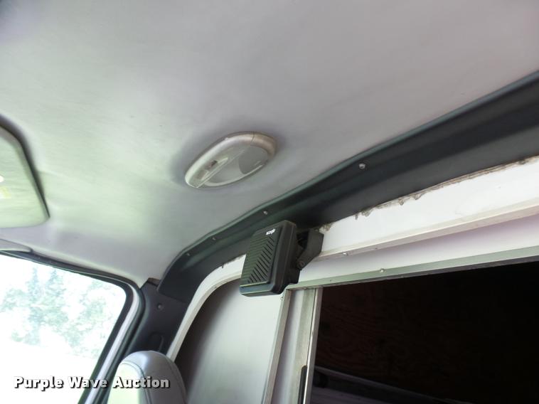 image for item K1859 2003 Ford E350 Super Duty delivery van