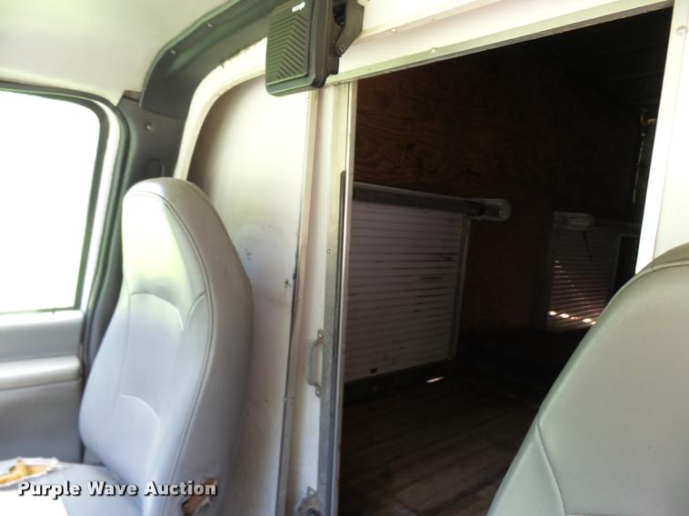 image for item K1859 2003 Ford E350 Super Duty delivery van